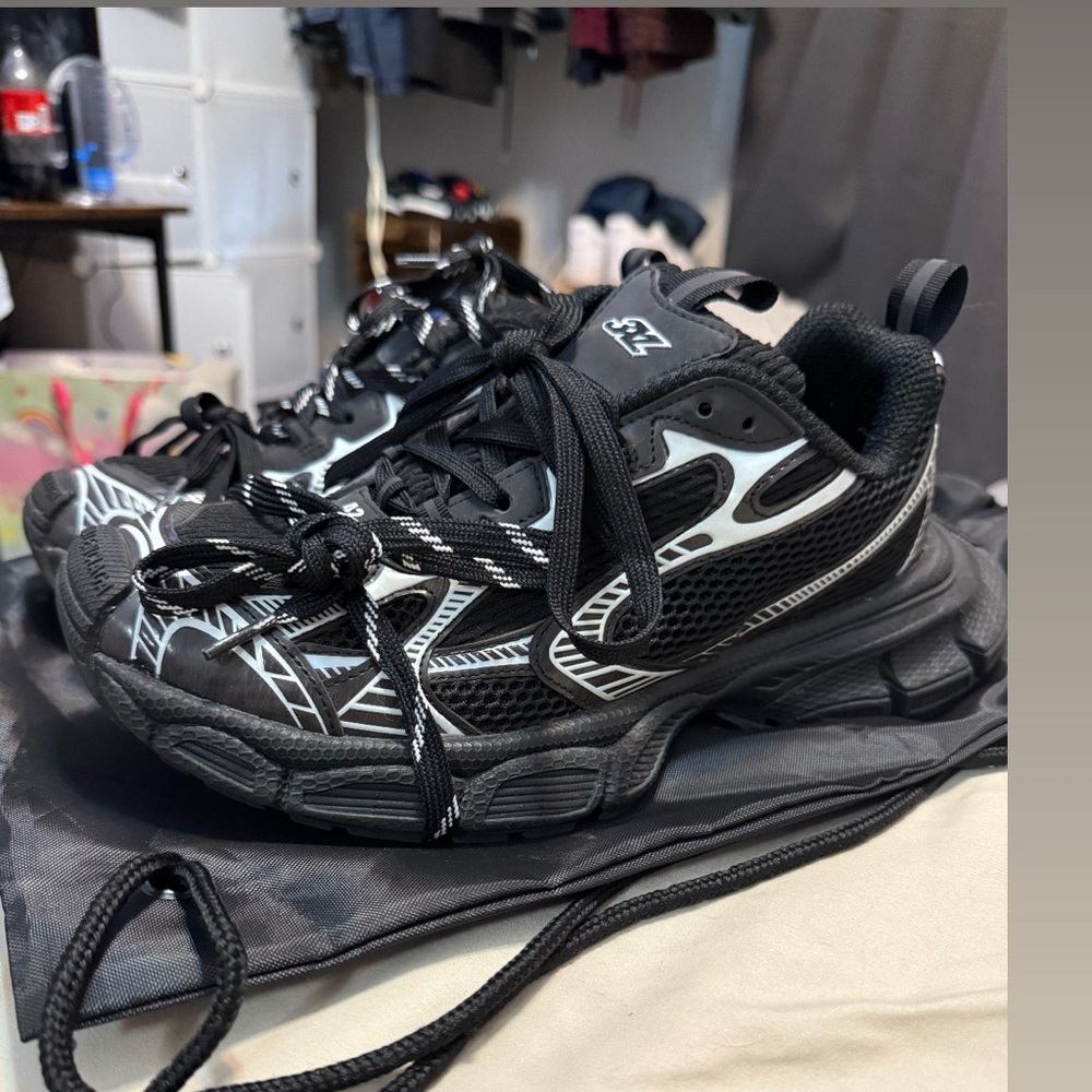 Balenciaga Black and White Men's Sneakers - Picture 5 of 6